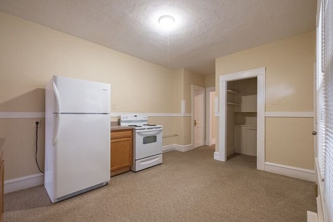 Building Photo - 72 Kensington Ave