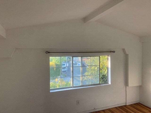 Building Photo - 1492 W 27th St