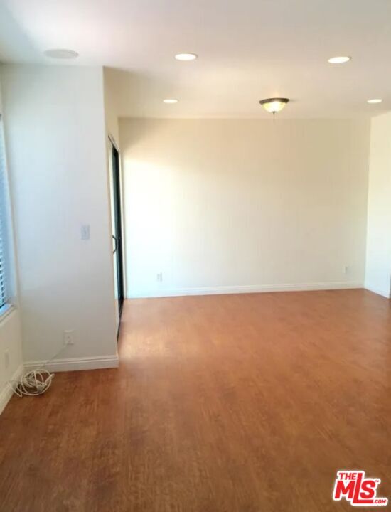 Building Photo - 10574 Sunland Blvd