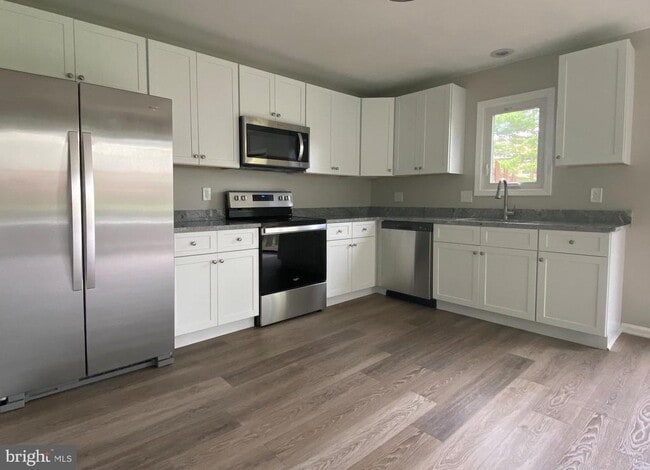 Building Photo - 4001 Brandywine Ct