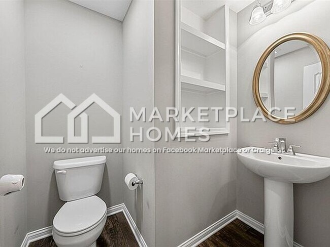 Building Photo - 554 Vining Ln