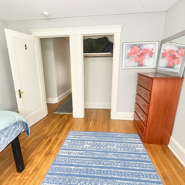 Building Photo - 504 Catherine St