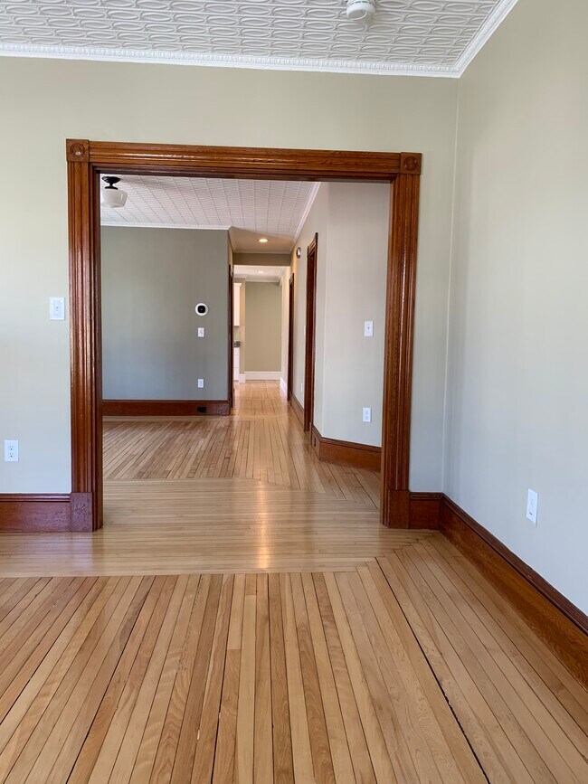 Building Photo - 15 Orchard St