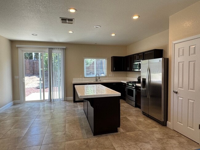 Building Photo - Nicely updated Rocklin home! A must see!