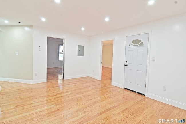 Building Photo - 40 Elizabeth St