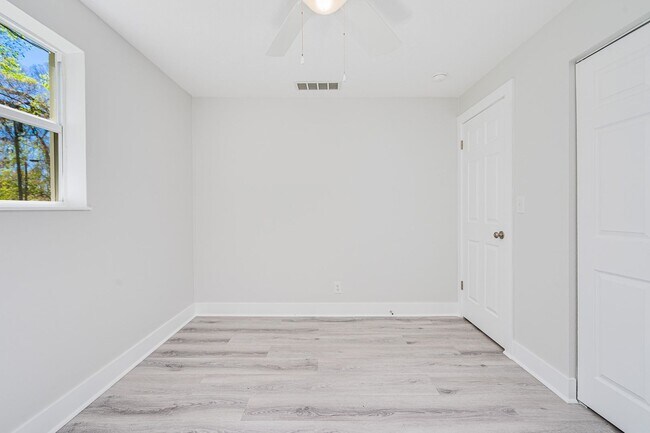 Building Photo - Fully Remodeled 2-Bedroom Home in Prime Or...