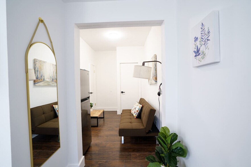 Primary Photo - 444 Ponce de Leon Blvd