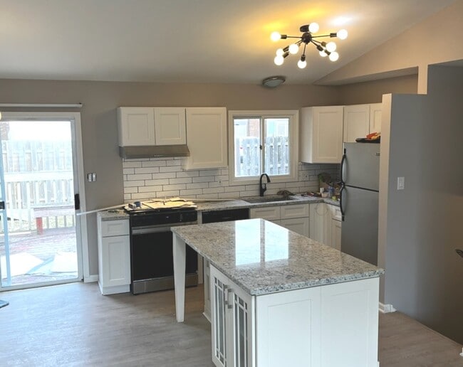 Building Photo - 1149 N Cardinal Dr