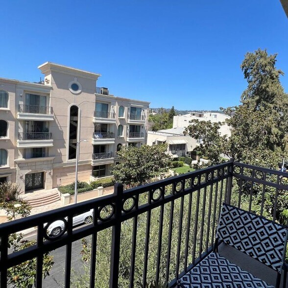 Building Photo - 141 S Clark Dr