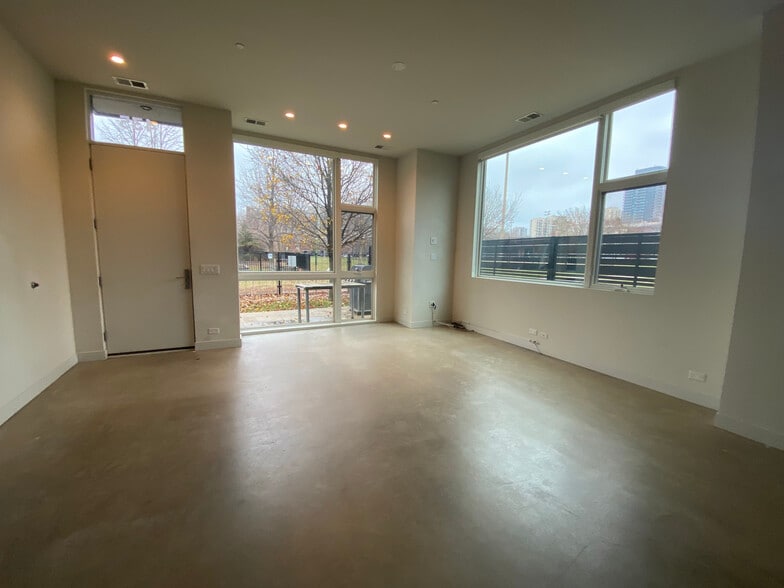 Living Room - 435 W Hobbie St
