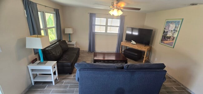 Building Photo - 1735 Bahama Dr