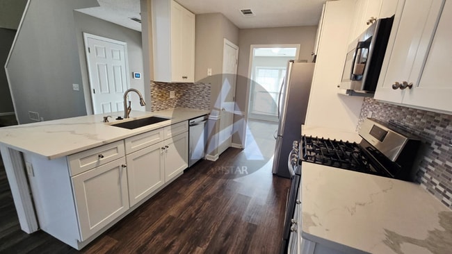 Building Photo - 2106 Clearvista Dr NW