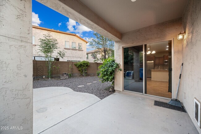 Building Photo - 2236 W Davis Rd