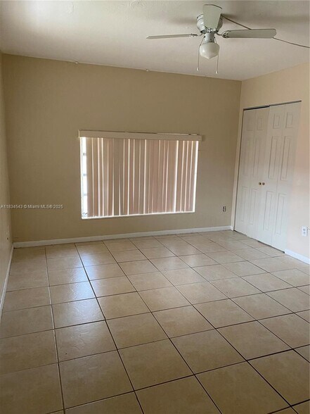 Building Photo - 10901 N Kendall Dr
