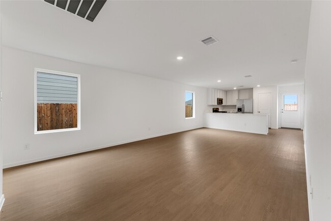 Building Photo - 207 Forest W St