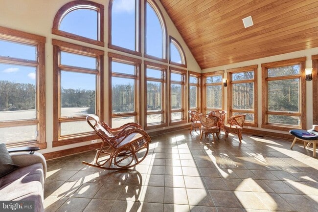 Building Photo - 3535 Meadow Rd