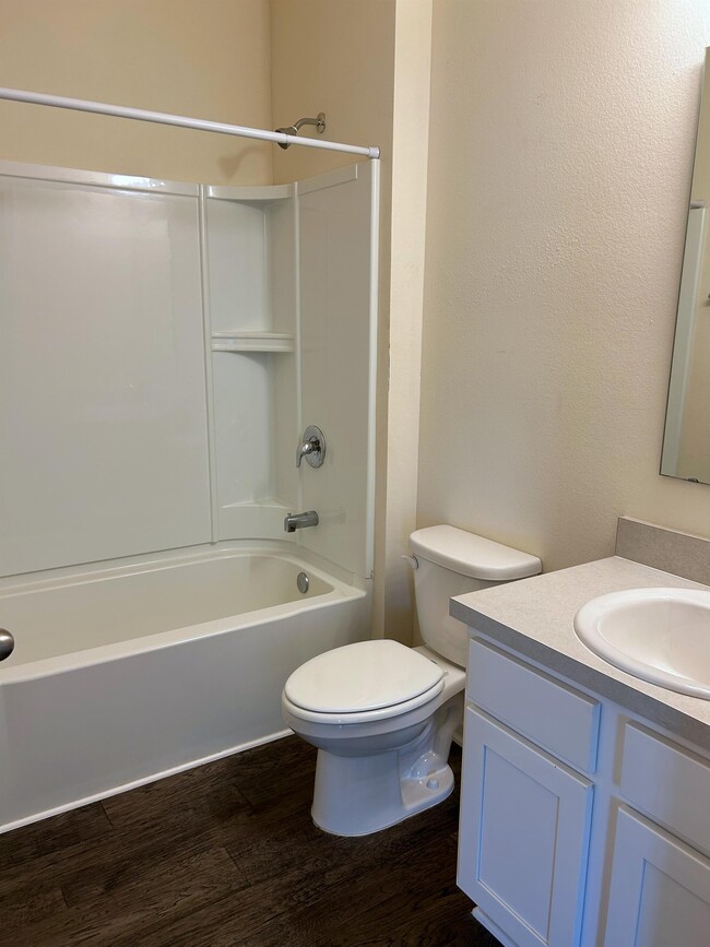 Building Photo - 517 Jarama Cir