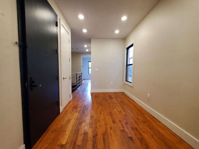 152 Boyd Ave 1B - 154 Boyd Ave