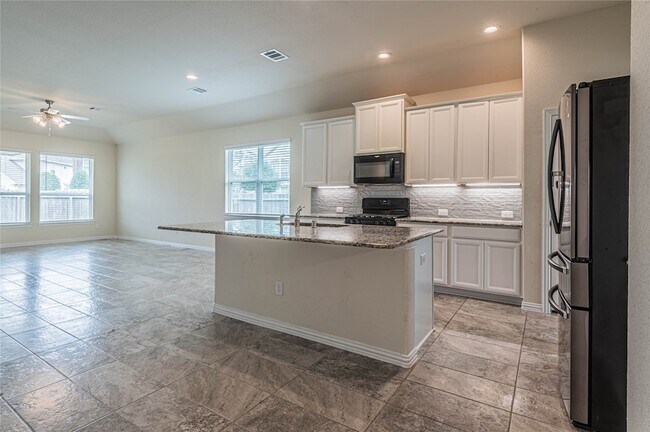 Building Photo - 21263 Lucknow Ln