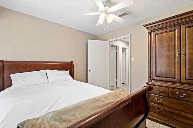 Building Photo - 9 Brentwood Oaks Ct