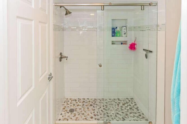 Building Photo - 353 S US Hwy 1