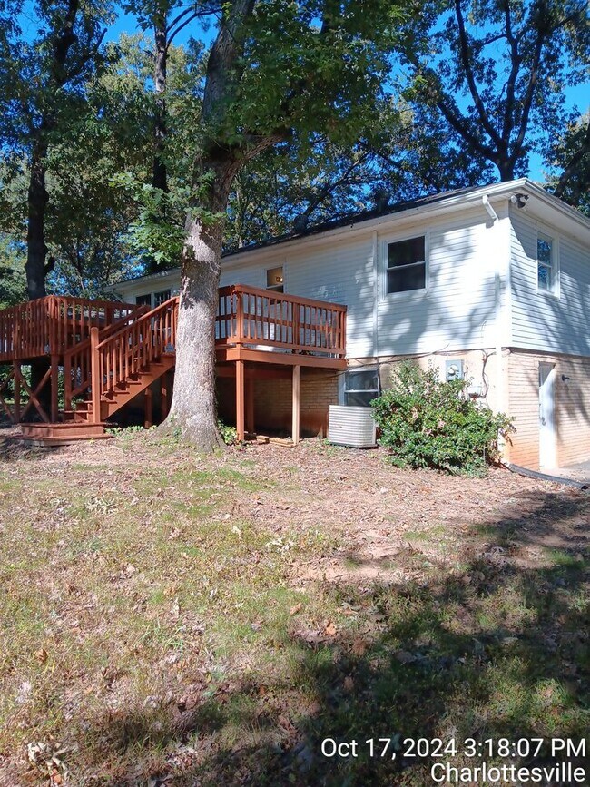 Building Photo - Spacious 5-Bedroom 2 Bath  Home in Historic Downtown Charlottesville