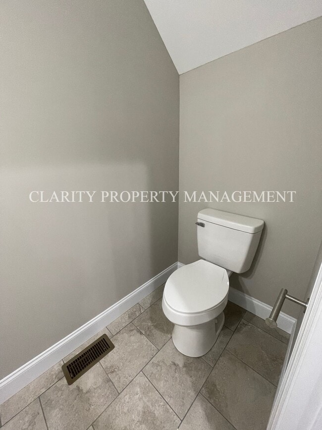 Building Photo - Newly Constructed Townhome!
