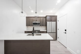 Building Photo - 126 Adelaide Ave