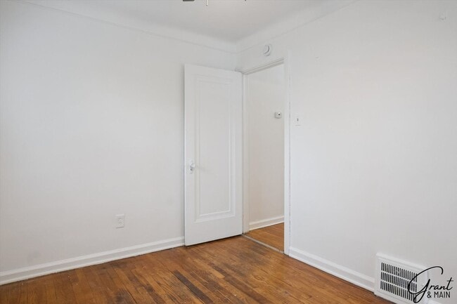 Building Photo - 3 bedroom $1150