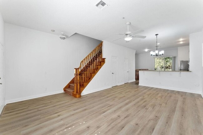 Building Photo - 2469 NE 14th St