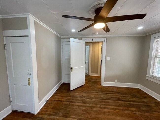 Building Photo - Simply the BEST! Adorable 1 Bedroom/1 Bath upstairs apartment home Located off Historic Camp Bowi...