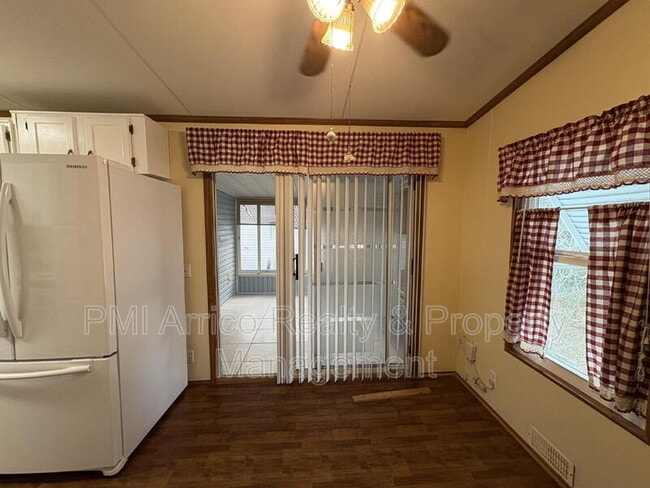 Building Photo - 616 Klickety Klak Ln