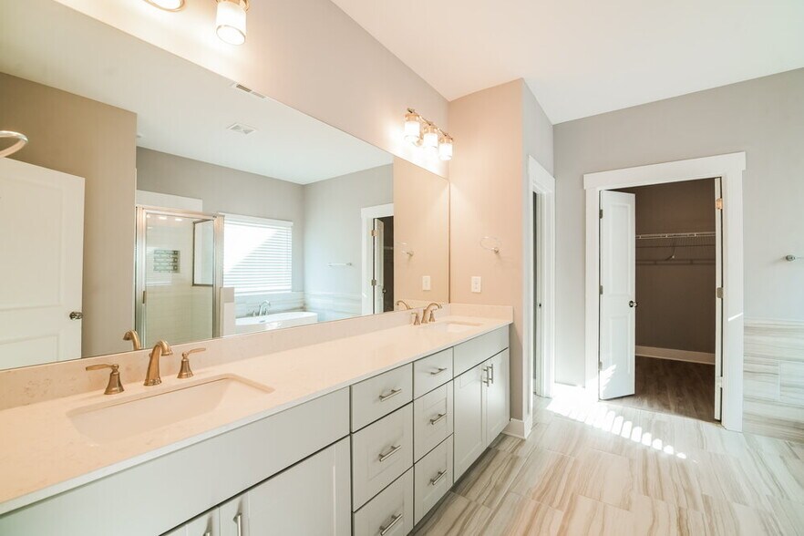 Building Photo - 2501 Kolb Manor Cir SW