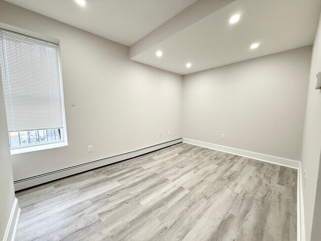 Building Photo - 15 Ruggles St