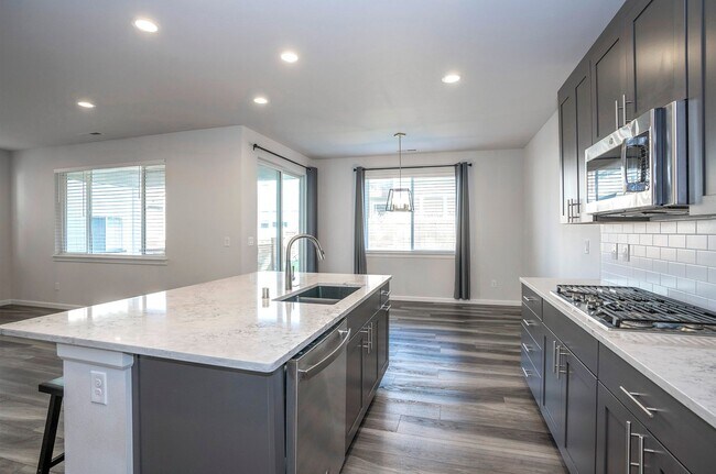 Building Photo - Newer 3-Bed Edgewood Home with A/C, Loft, ...
