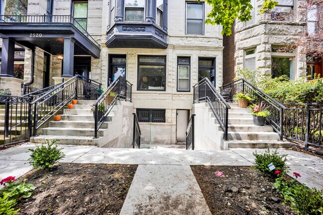 Building Photo - 2522 N Burling St