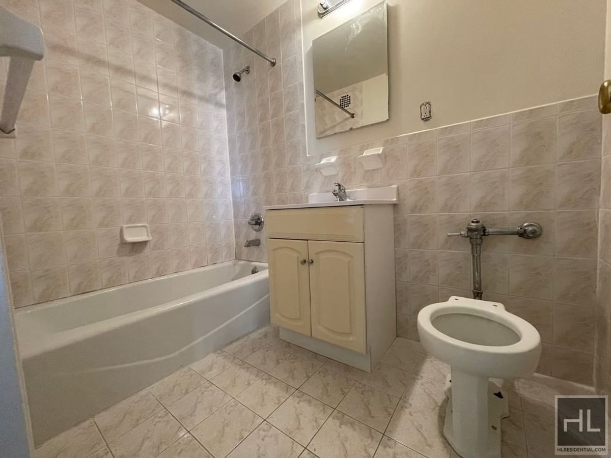 Building Photo - GRAND CENTRAL PARKWAY