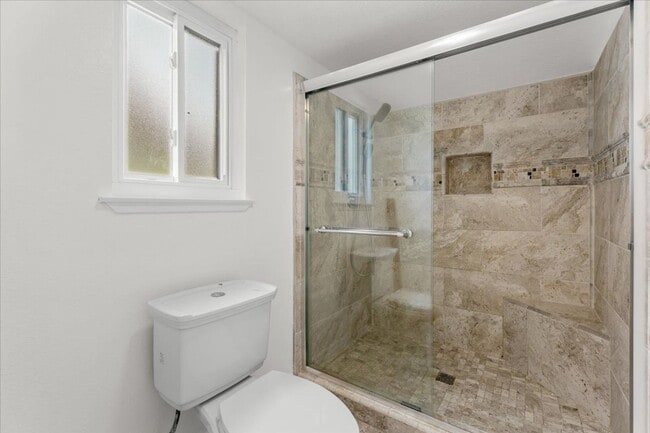 Building Photo - Private Direct-Access 3 Bedroom Townhome with 2 Car Garage, Patio, Balcony, Pool and Tennis