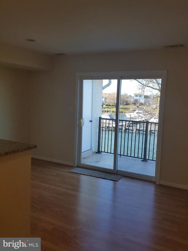 Building Photo - 5 Queen Victoria Way