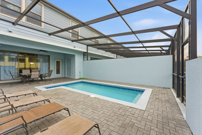 Building Photo - 2440 Dubai St