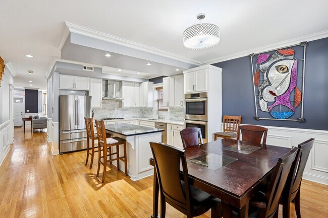 Building Photo - 3432 S Prairie Ave