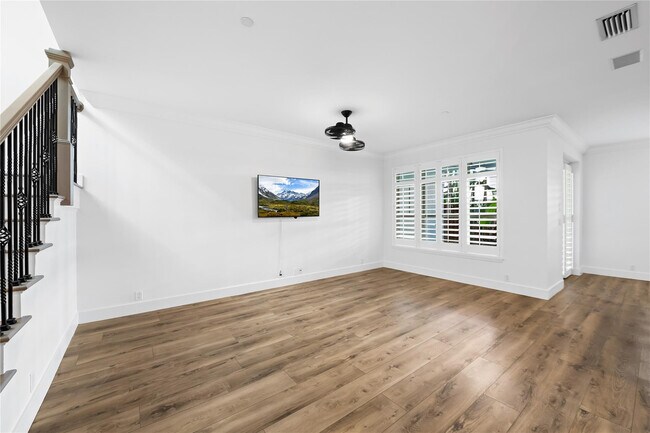 Building Photo - 218 NE 15th Ave