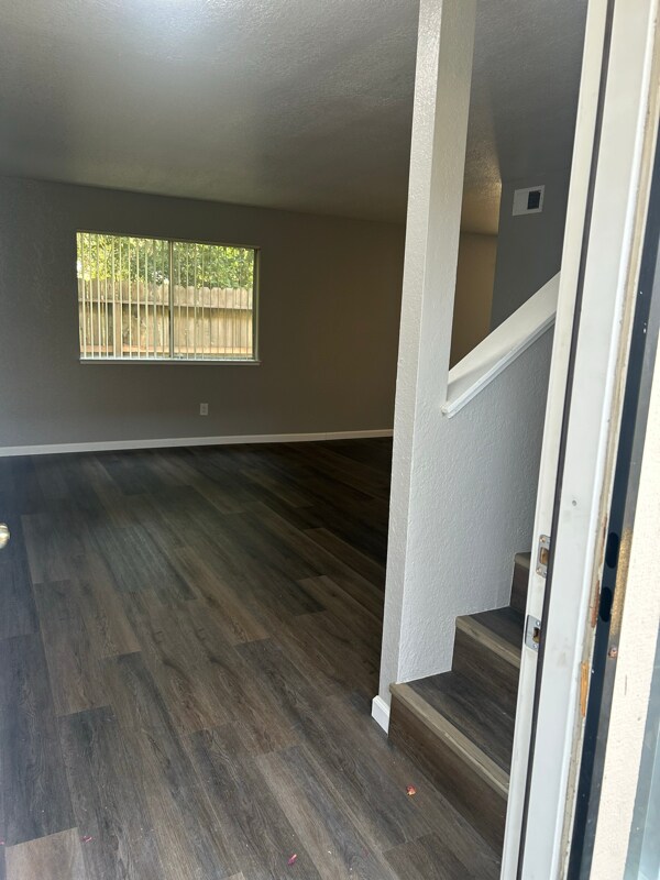 Building Photo - 1659 Blackoak Dr