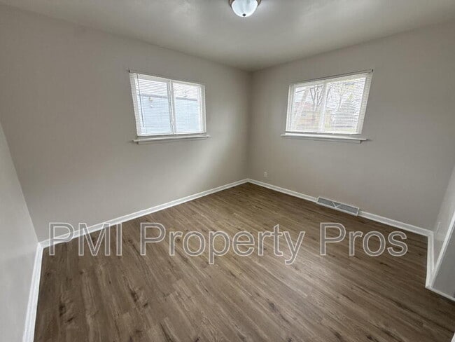 Building Photo - 7701 W Hampton Ave