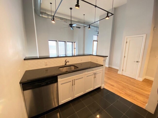 Building Photo - 338 Grove St