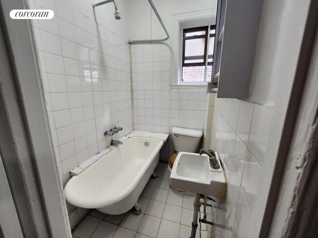 Building Photo - 265 W 146th St