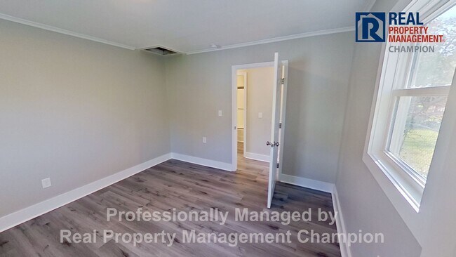Building Photo - Updated 3 BD/1.5 BA Home in the Heart of Downtown Wilmington