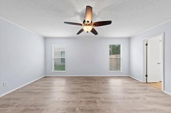 Building Photo - Beautiful Niceville Home!