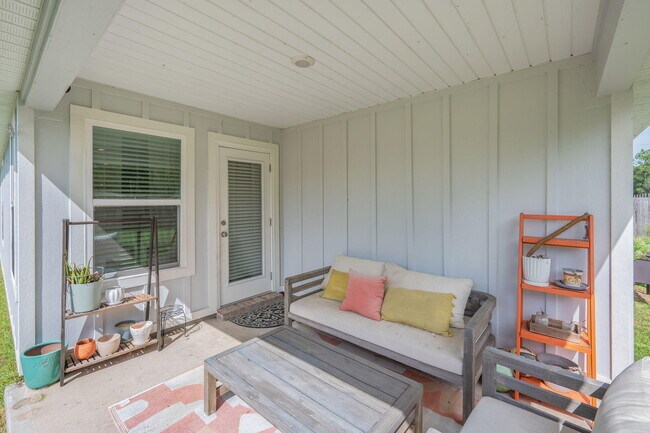 Building Photo - 545 Mary Lou Way