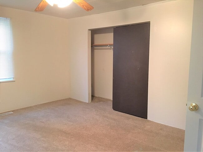 Building Photo - Three Bedroom Home with Main Floor Laundry on a Large Acre + Lot!!